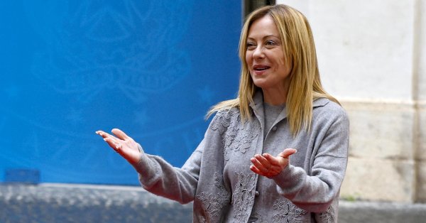 Лицо Мелони «сияло» на фреске в римской базилике ВИДЕО