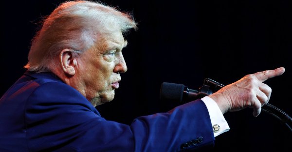 Трамп набросился на репортера CNN, который спросил его об Эпштейне ВИДЕО