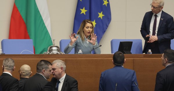 В Нацсобрании разразился дикий скандал: Тошко Йорданов назвал ПП-ДБ "придурками, поддерживающими педофилов" ВИДЕО/ФОТО