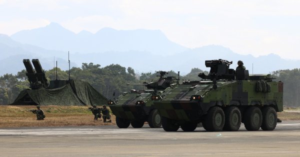 Зачем Германия перебрасывает на Балтику сотню танков «Леопард»?