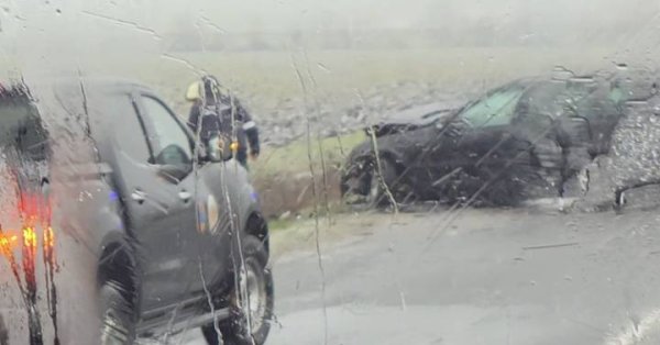 В результате серьезного ДТП под Ямболом пострадали пять человек