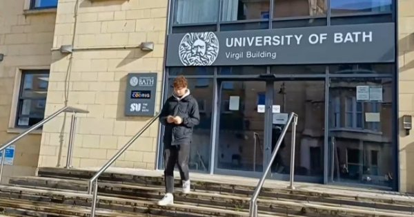 На острове 170 000 студентов судятся с университетами за некачественное преподавание во время COVID