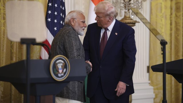 США снижают пошлины на Индию после обещания Дели не покупать российскую нефть