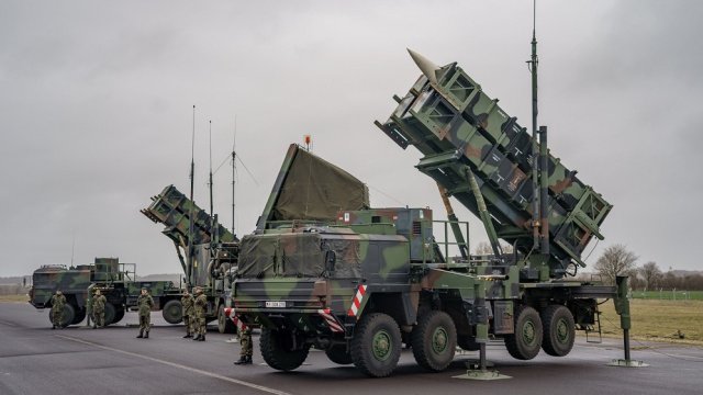 США хотят, чтобы Европа защищалась, но не без американского оружия