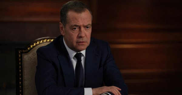 Медведев: лидеры Киева разбегутся после войны или будут повешены на Майдане