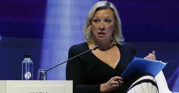 Захарова: Россия сохранит знания французской истории, если Париж не сможет