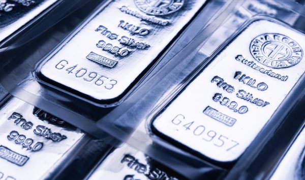 Серебро упало на 17%, сведя на нет двухдневное ралли