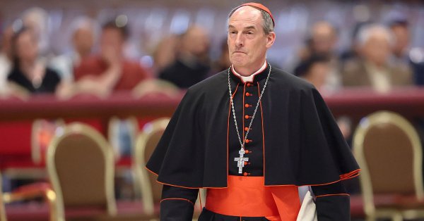 Священник-рок-звезда, противостоящий мафии на Корсике.