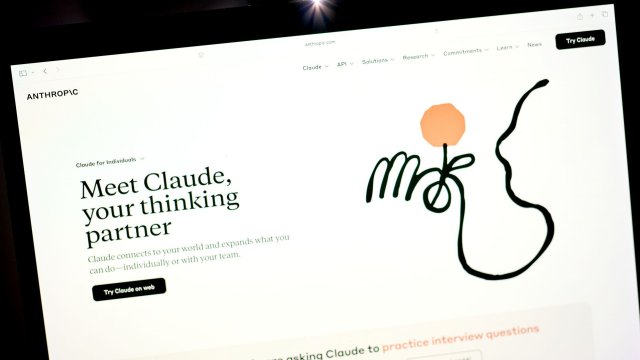 Вашингтон запретил госорганам использовать ИИ Anthropic