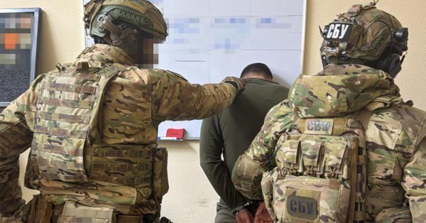 Очередной коррупционный скандал в Украине: Двое задержаны при обмене пачками ФОТО