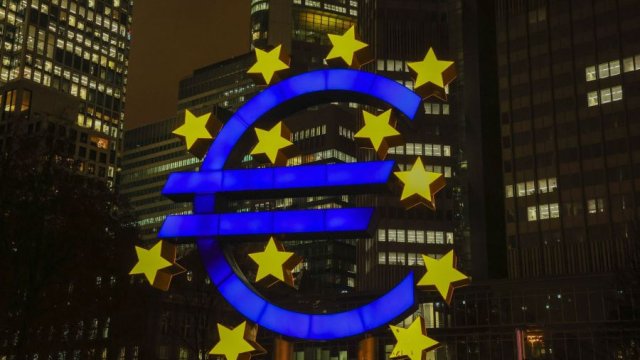 ЕЦБ делает евро поддержкой глобальной, чтобы усилить роль валюты