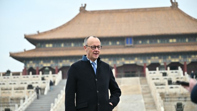 Мерц находится в Китае как раз в тот момент, когда юань начинает дорожать по отношению к евро.