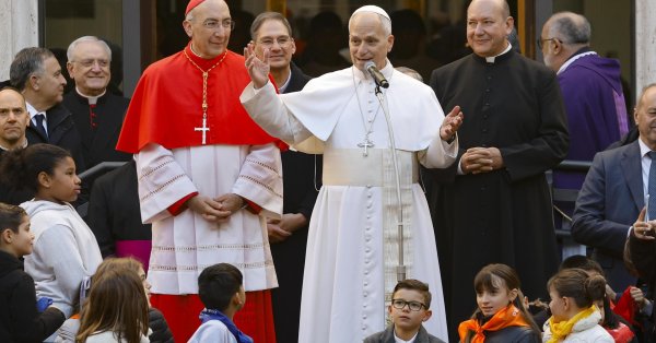 Папа Лев призывает священников: не пишите свои проповеди с помощью ИИ