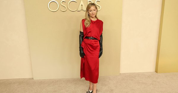 Эмма Стоун и Кейт Хадсон были поражены на ежегодном обеде Академии