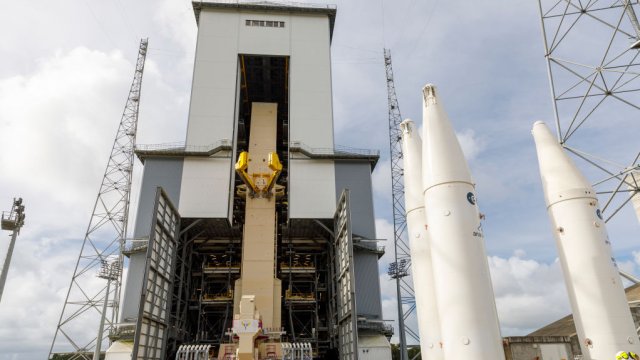 Европа запустила самую мощную ракету со спутниками Amazon