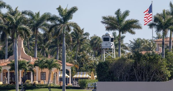 Семья человека, ворвавшегося в Мар-а-Лаго с дробовиком, была поклонниками Трампа.