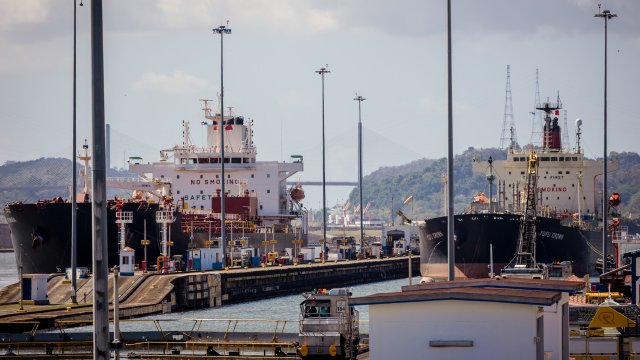 Панамский канал работает на максимальную мощность и имеет больше танкеров СПГ.