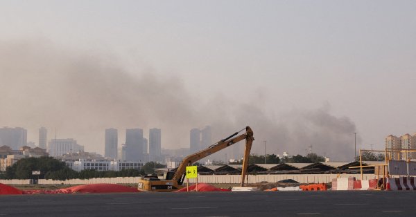 Громкие взрывы были слышны в Дохе, Дубае и Абу-Даби.
