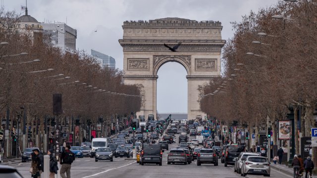 Франция голосует на местных выборах, которые являются проверкой силы крайне правых