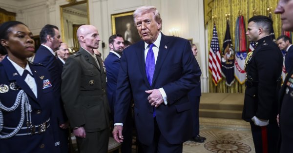 Иран атаковал посольство США в Эр-Рияде, Трамп обещает ответить