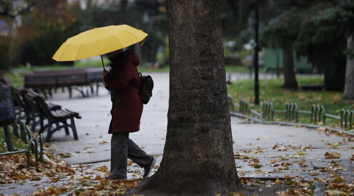 Погода сегодня: Прохладно, с дождём и снегом.