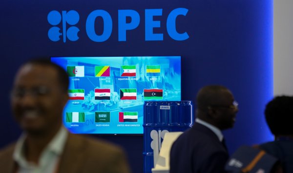 ОПЕК+ возобновила рост добычи нефти на фоне конфликта с Ираном