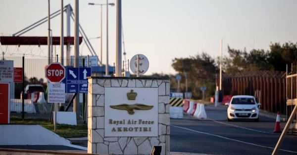 На Кипре удары дронов, школы закрыты