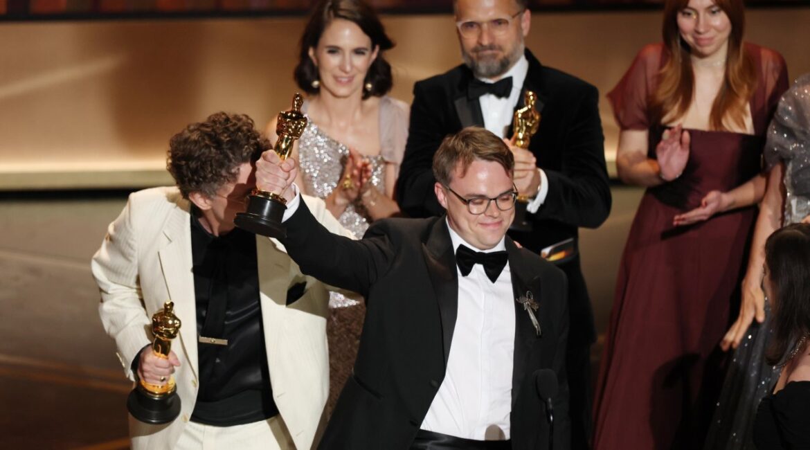 Москва игнорирует «г-на». «Никто против Путина» выиграл «Оскар» ВИДЕО