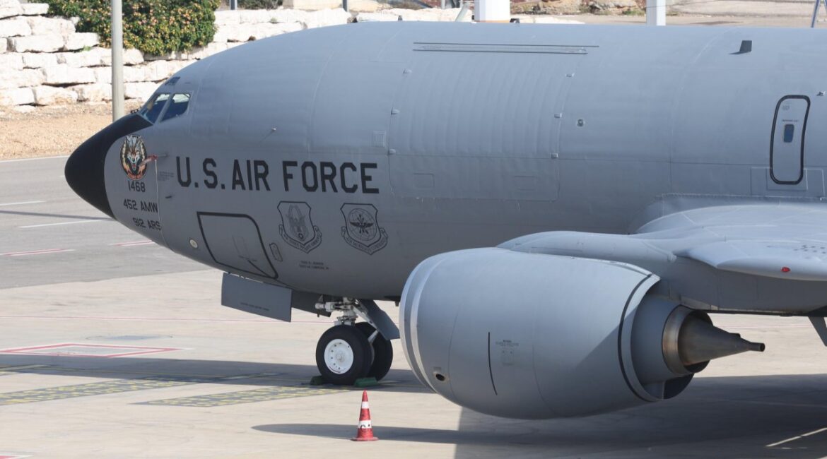 В Ираке разбился американский самолет-заправщик.