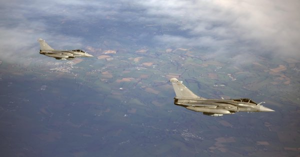 Париж разрешил американским самолетам использовать французские базы на Ближнем Востоке