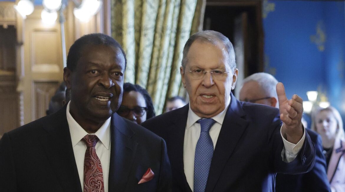 Лавров: Деструктивные действия США способствуют рискам милитаризации космоса