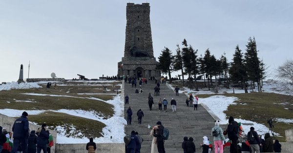 Директор "Шипки": Это наша боль уже много лет - памятник рушится