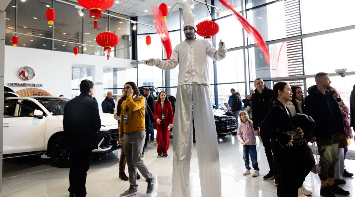 Более 10 000 посетителей в 6 городах и более 250 автомобилей, купленных на Spring Weekend China Car Fest