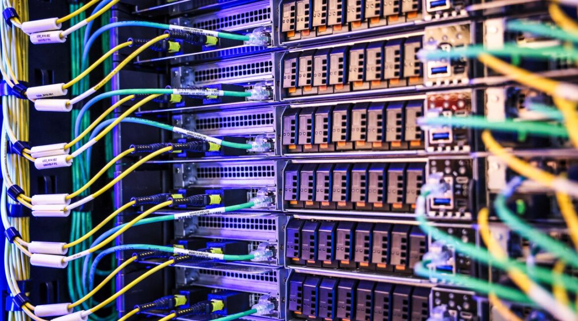 Частный капитал переходит в твердые активы, торговля программным обеспечением остывает