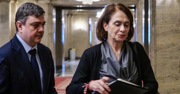 Надежда Неинский: Болгария осуждает атаку дронов на гражданские объекты в Азербайджане