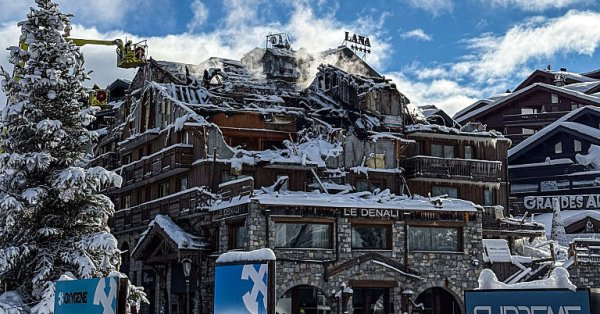 В Москве назвали это «кармой»: Отель, где тусовались российские богачи, сгорел и разозлил Кремль