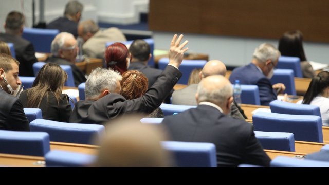 Парламент запретил изменения в структуре «Болгарского энергетического холдинга»