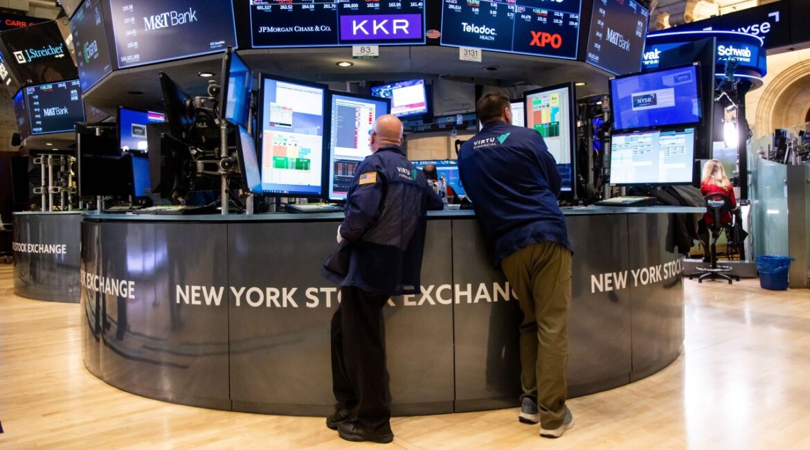 Индекс Dow вошел в зону коррекции, а S&P сообщил о пятом еженедельном падении подряд.