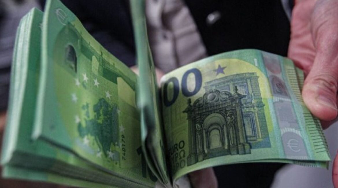 Процентные ставки по новым депозитам выросли в феврале в месячном исчислении, но снизились в годовом исчислении