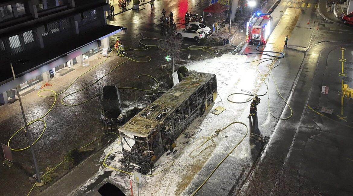 В Швейцарии загорелся автобус, минимум шесть погибших ФОТО