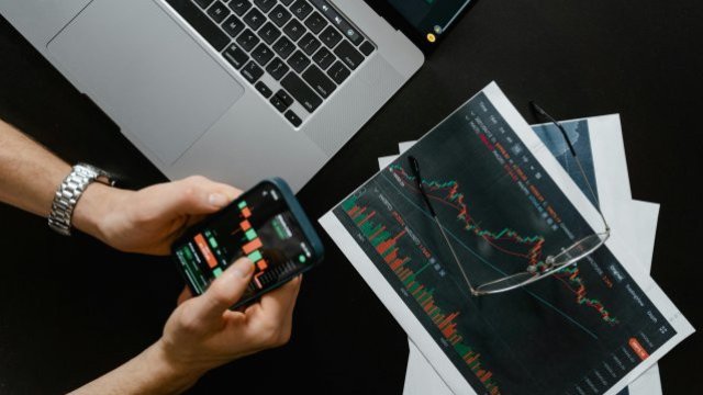 Д. Георгиев: Рынок акций в нашей стране слишком быстро дорожал и видеть коррекцию – это нормально