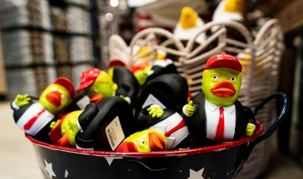 Трамп надеется, что удары по Ирану оживят пошатнувшуюся программу MAGA