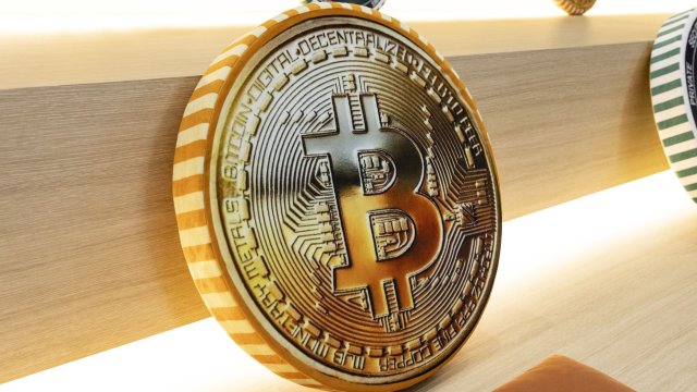 Майнеры биткойнов теряют 19 000 долларов за каждый выпущенный токен