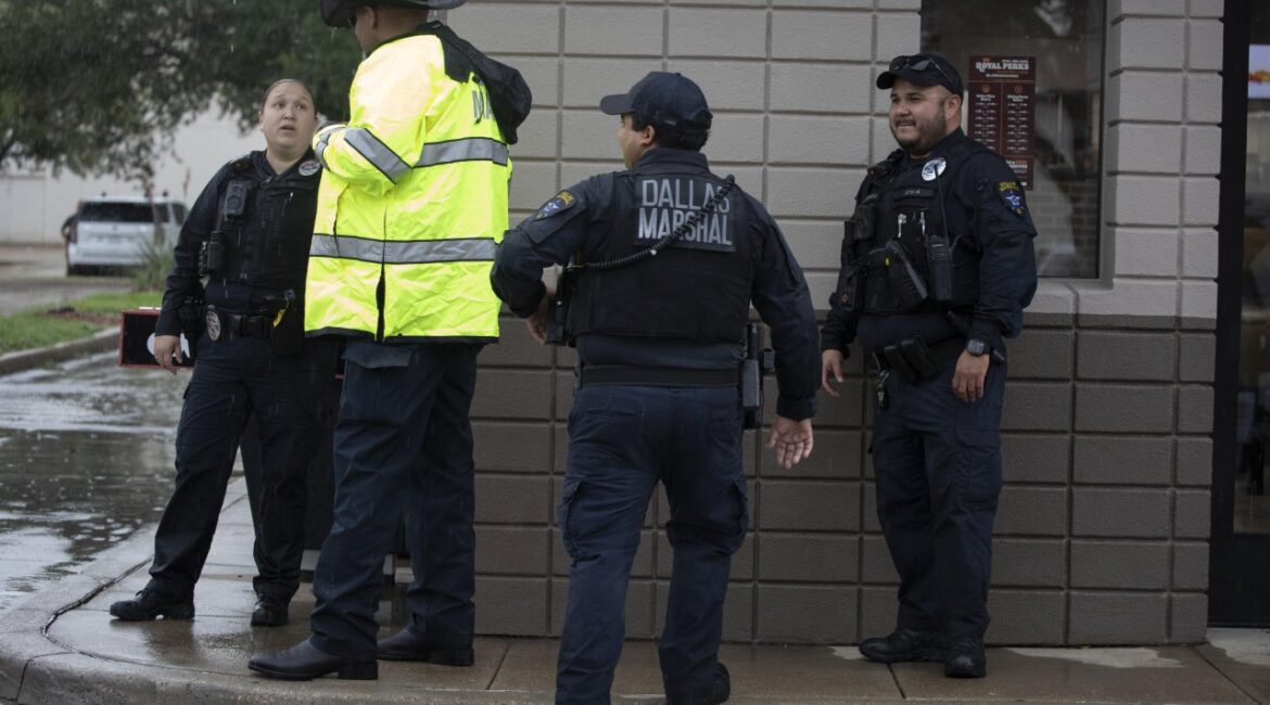 Студент застрелил учителя и покончил с собой в средней школе Техаса