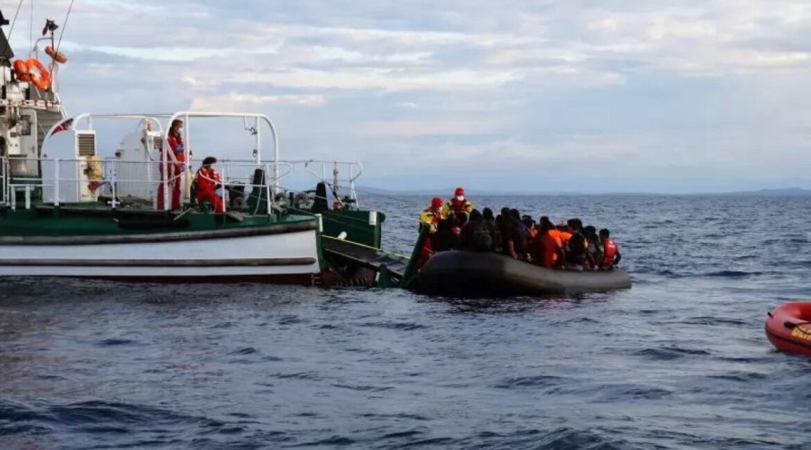 Корабль Frontex затонул у берегов Греции