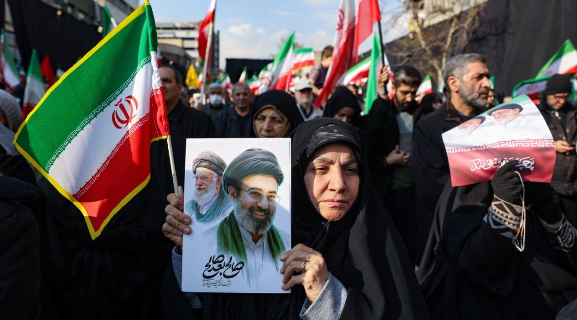 Иранцы в ужасе: новый аятолла «так же плох, как его отец»