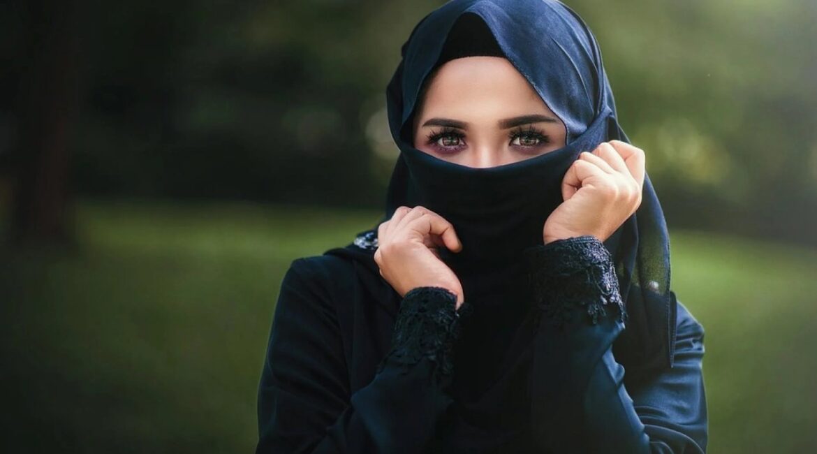 На нашей границе задержали двух иранских девушек с поддельными французскими паспортами