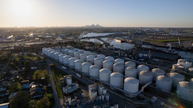 Цена на нефть начинает неделю с нового роста*