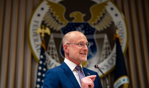 Как регулятор СМИ Трампа регулирует свободу слова на телевидении