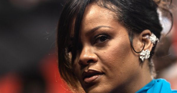 Женщина обстреляла дом Рианны в Беверли-Хиллз